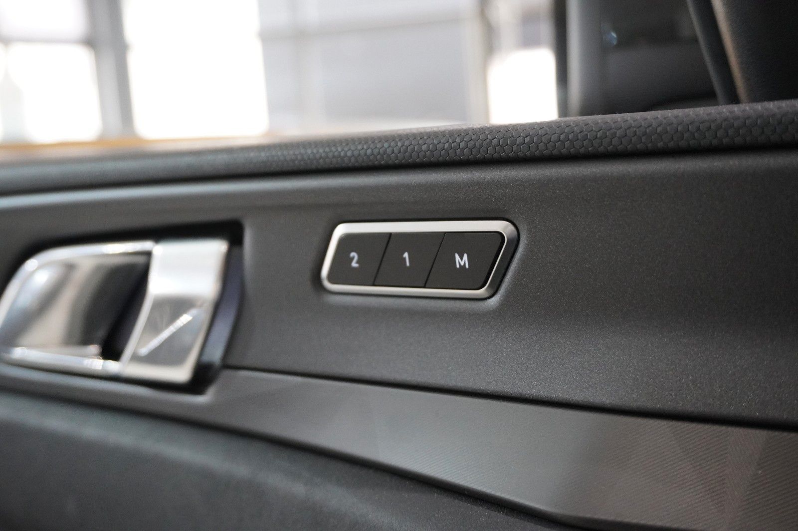 Fahrzeugabbildung Lynk&Co 01 1.5T HEV HYBRID NAVI/LED/SPORT/VIRT./PANO/DAB
