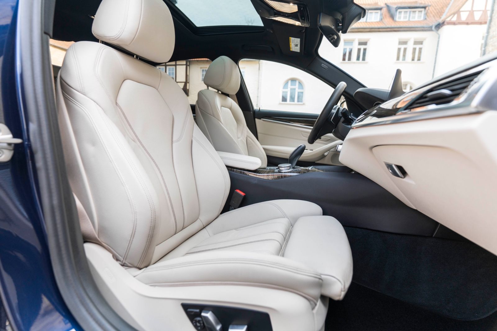 Fahrzeugabbildung BMW 530I M-PERFORMANCE LED KAM CARPLAY TOTW RDK HIFI