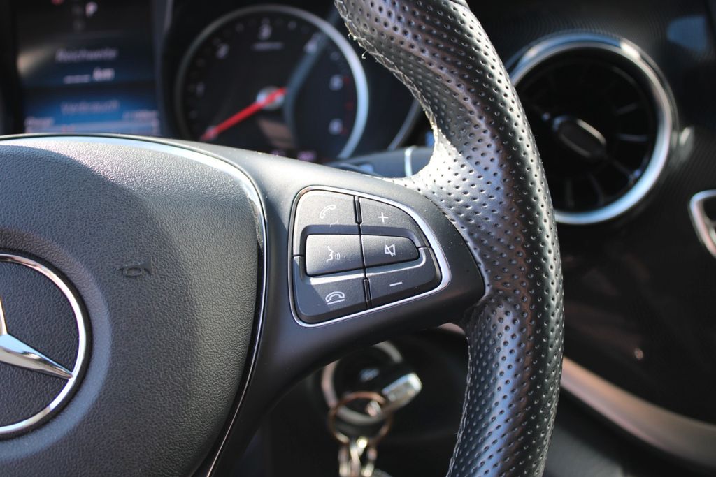 MERCEDES-BENZ 220 V 250d EDITION 4MATIC lang AHK NAVI SHZ KAM
