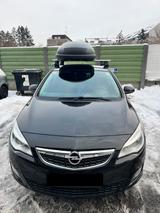 Opel Astra 1.4 Turbo KLIMA PDC SHZ beheiz. Lenkrad - gebrauchte Opel Astra aus dem Jahr 2011