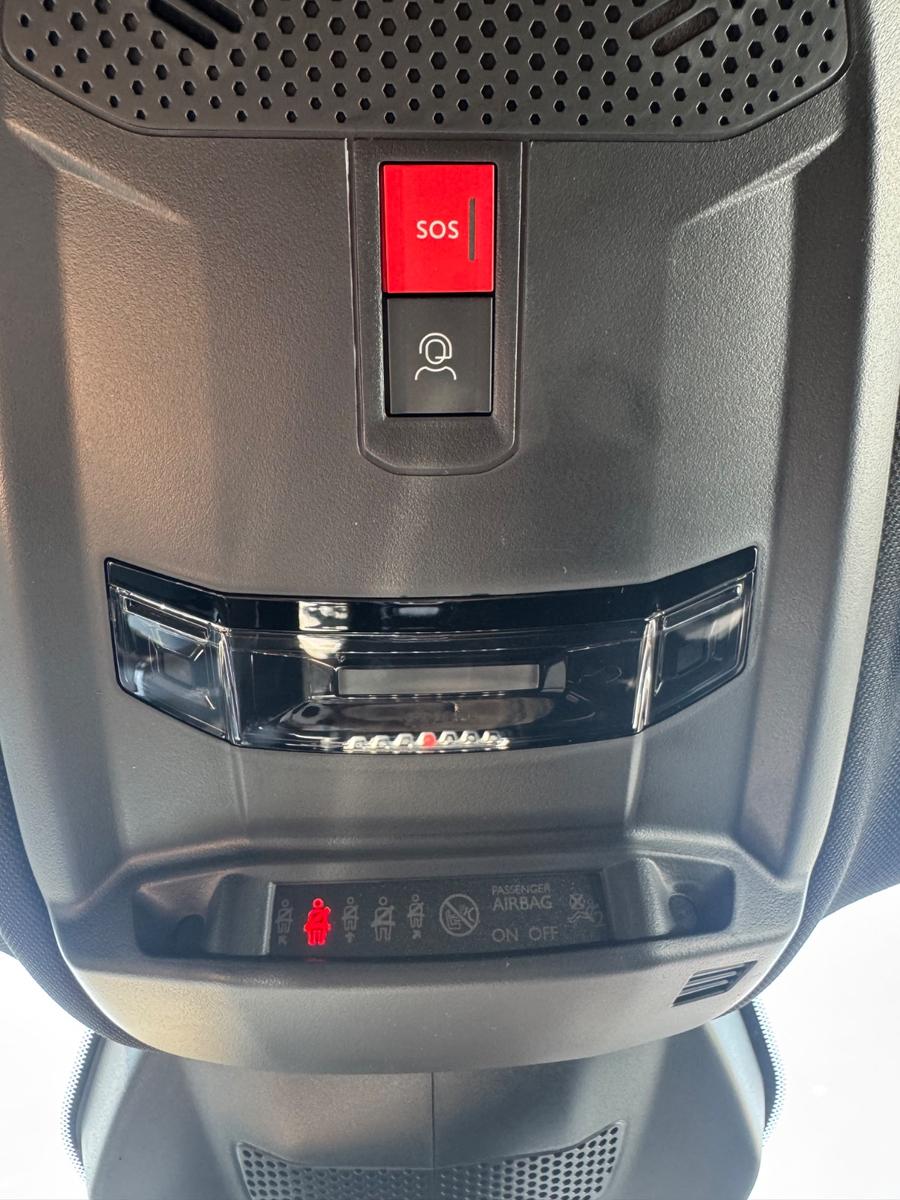 Peugeot 2008 Hybrid 145 GT, ACC, Navi