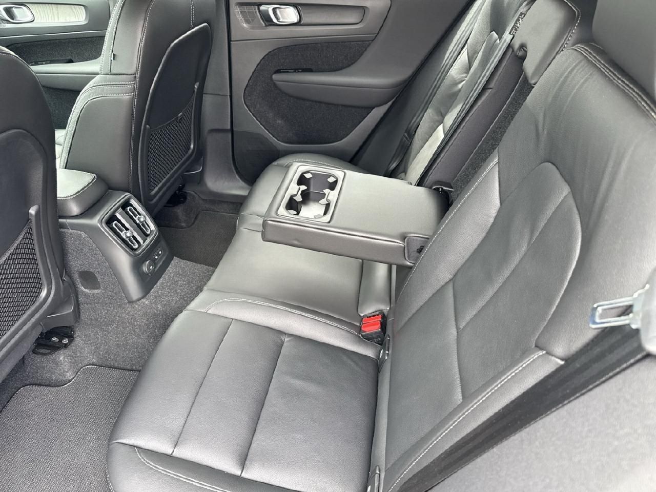 Fahrzeugabbildung Volvo XC40 Inscription Recharge Plug-In Hybrid 2WD