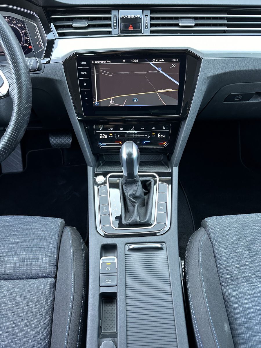 Fahrzeugabbildung Volkswagen Passat Variant 1.4 TSI DSG GTE NAV+LED+KAM+VC+PP