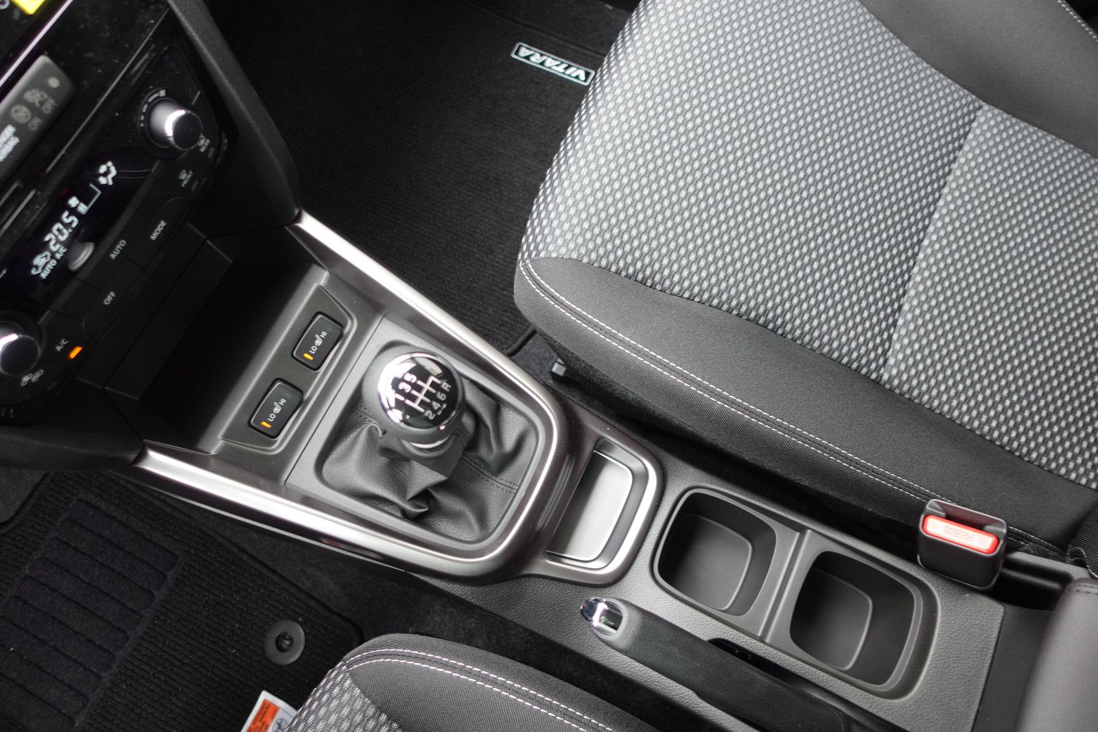 Fahrzeugabbildung Suzuki Vitara 1.4Hybrid Comfort AHK,Navi,SHZ,PD,Kamera