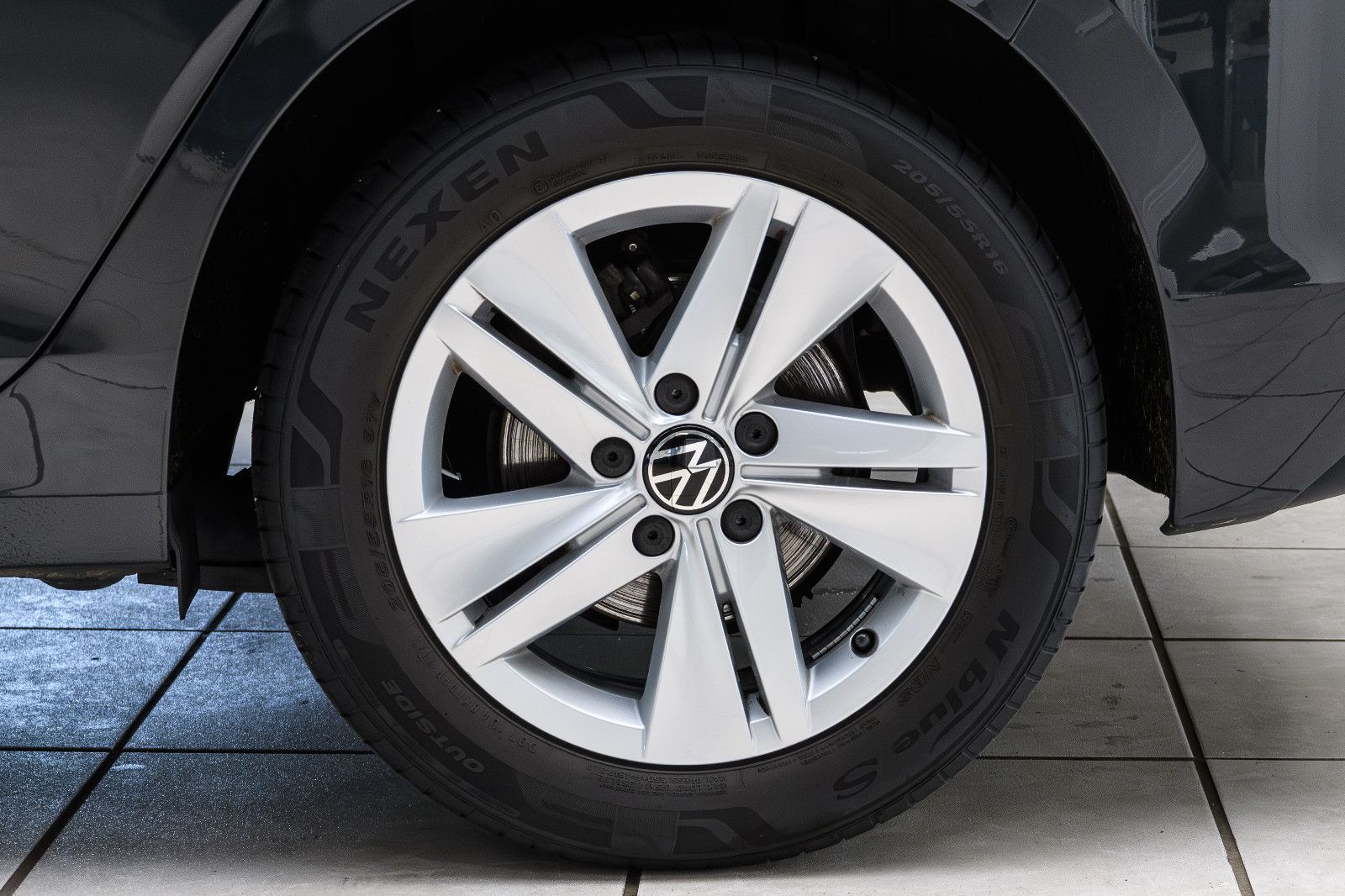 Fahrzeugabbildung Volkswagen Golf VIII Life +Navi +SHZ +ALU +LED +PDC