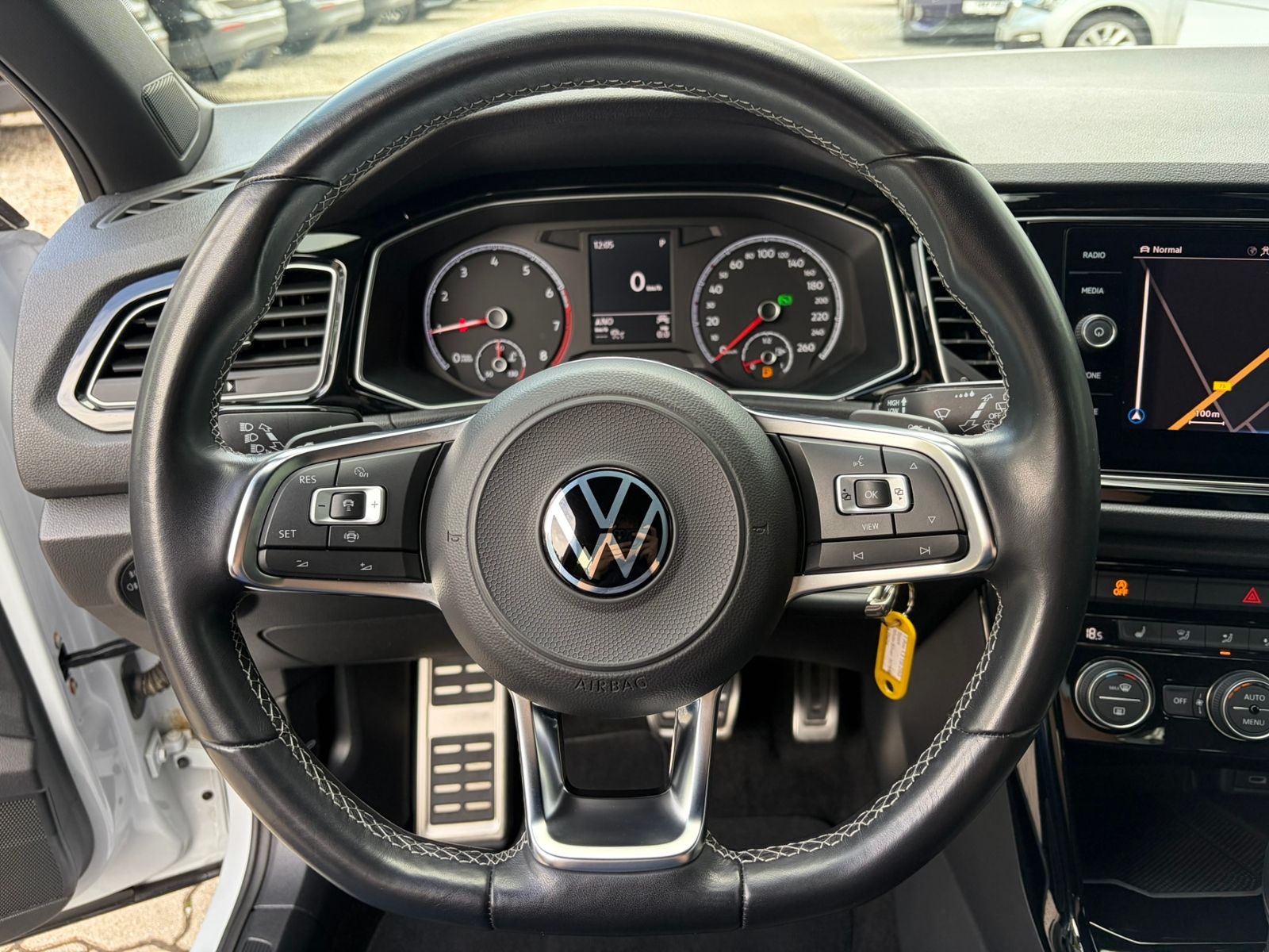 Fahrzeugabbildung Volkswagen T-Roc Sport 1.5 TSI DSG *BlackStyle,LED,ACC,Navi
