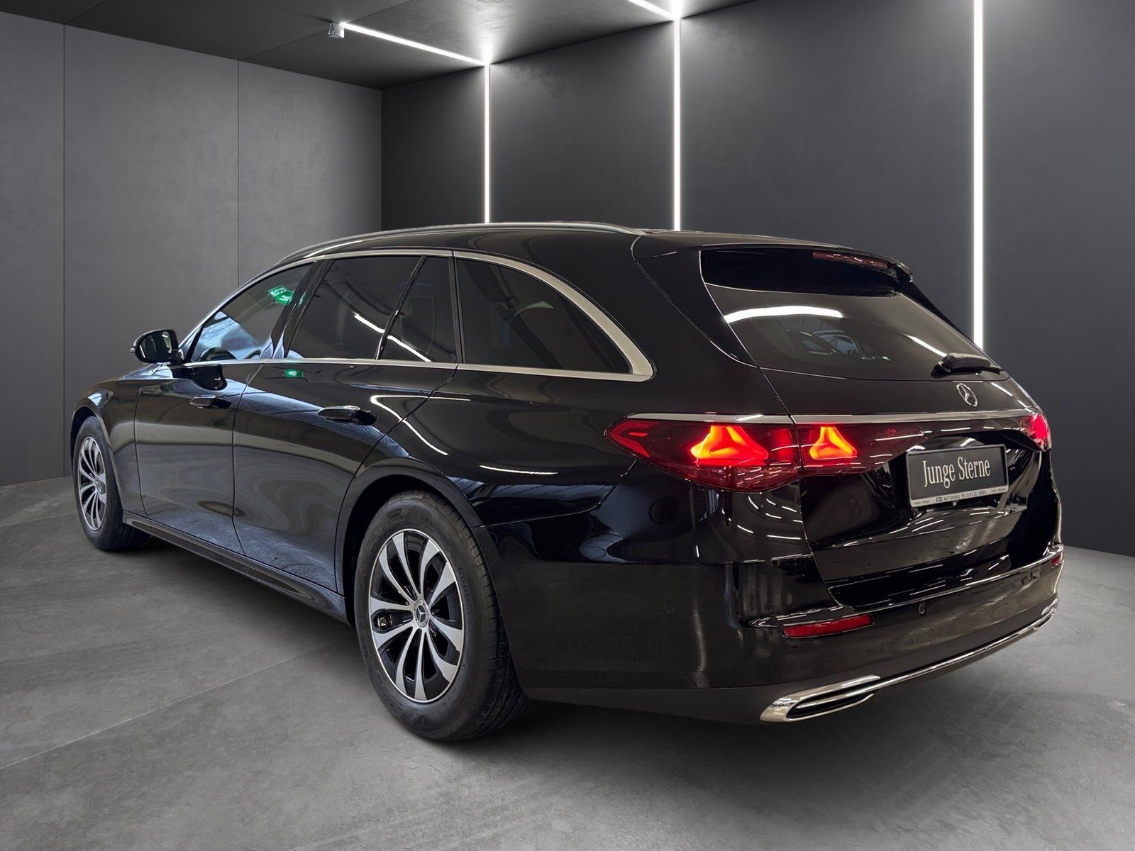 Fahrzeugabbildung Mercedes-Benz E 200 T Avantgarde*AHK*Distro*Totwin*Kamera*LED*