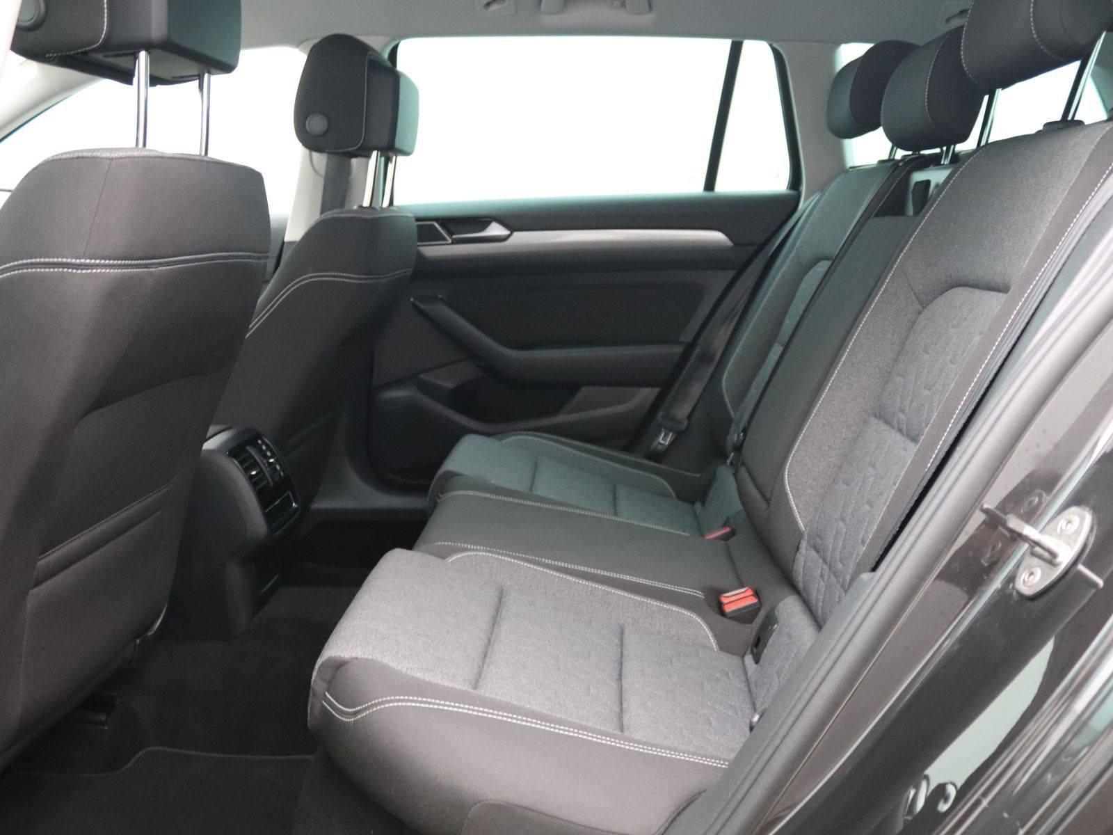 Volkswagen Passat Variant - Bild 12