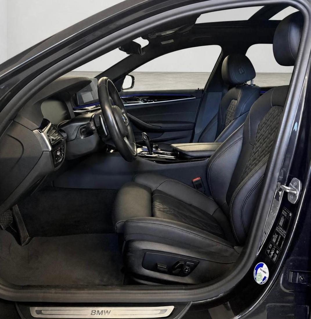 BMW 530d xDrive M-Sport PANO/AHK/LEDER/KEYLESS