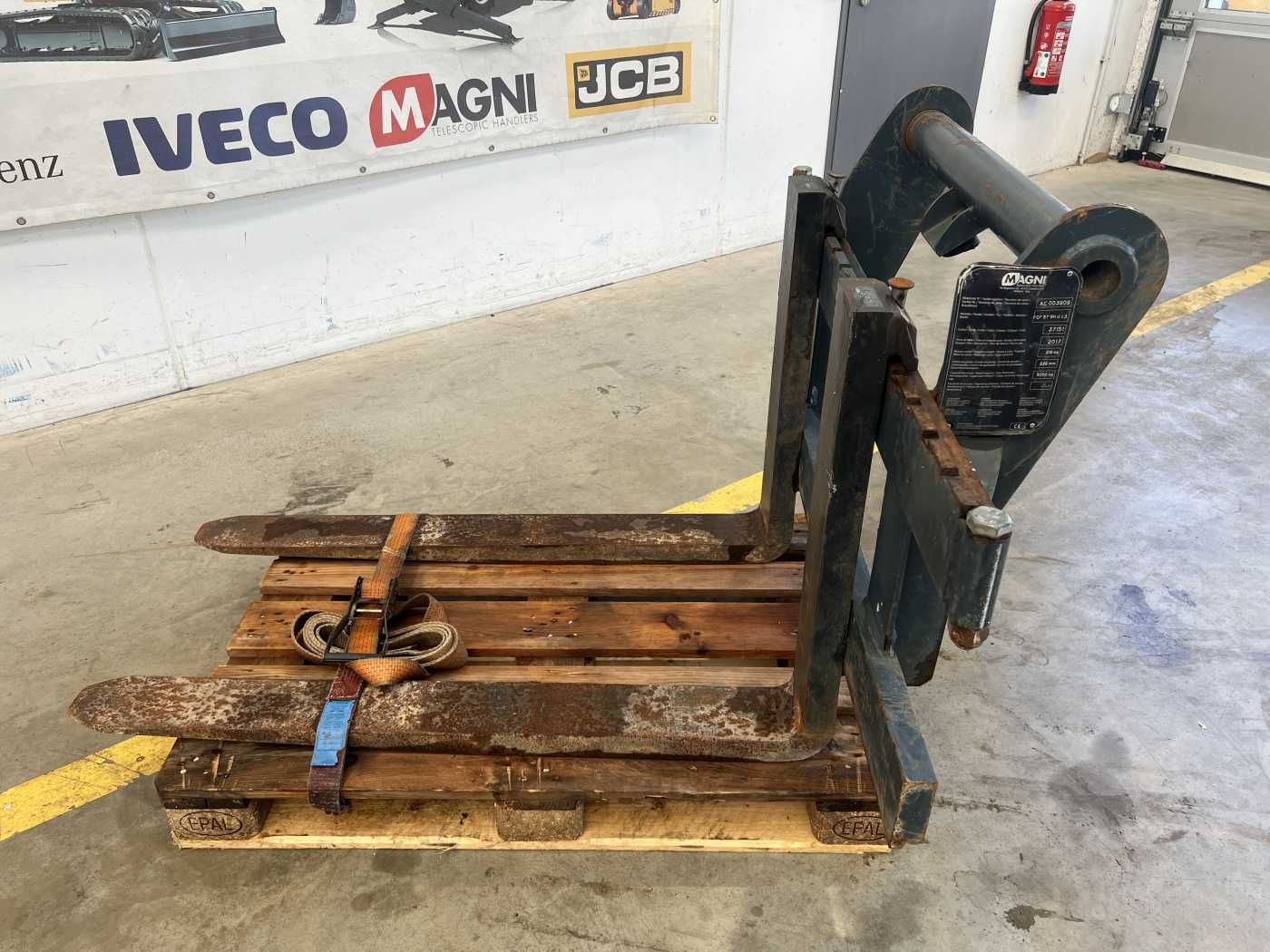 Fahrzeugabbildung Andere Magni Palettengabel / Manitou / 5.000 kg / 2017