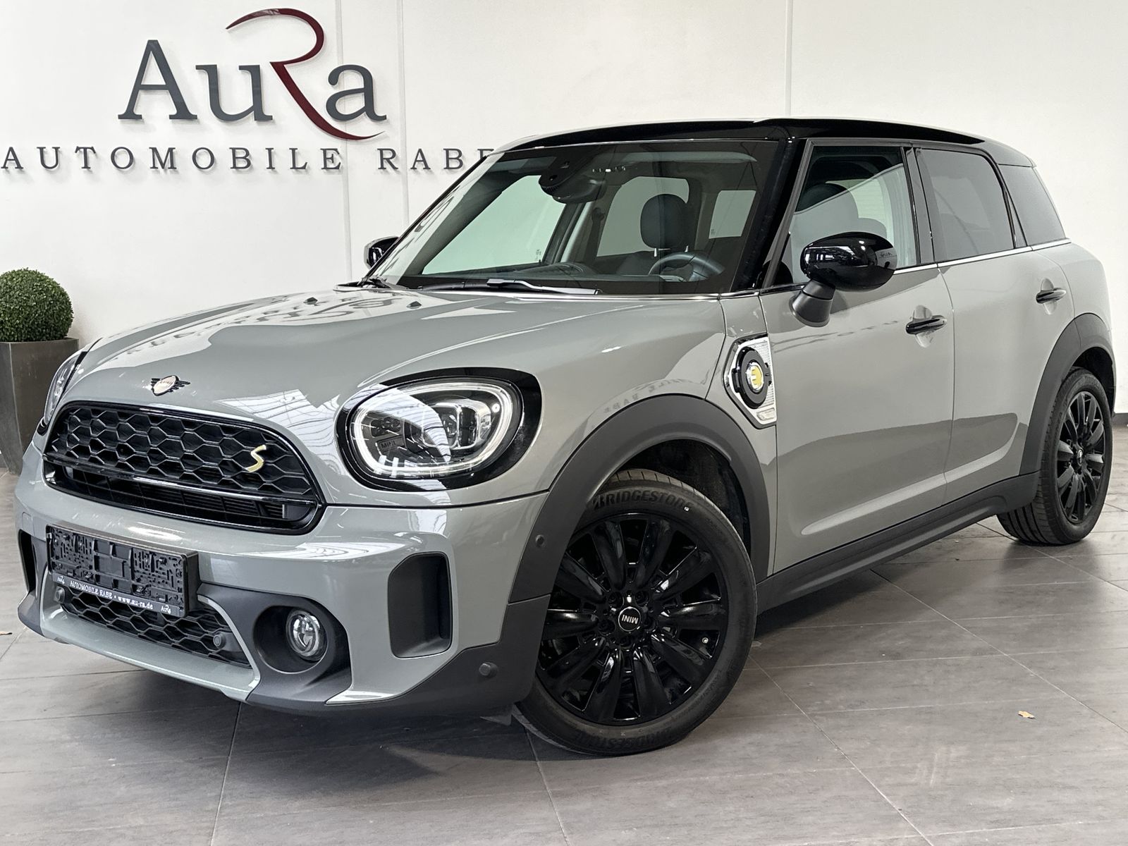 Fahrzeugabbildung MINI Cooper SE Countryman All4 NAV+LED+PANO+KAM+18ZO