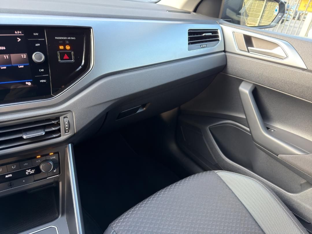 Fahrzeugabbildung Volkswagen Polo VI 1.0 TSI Active Navi,SHZ,Klimaaut.,PDC,LM