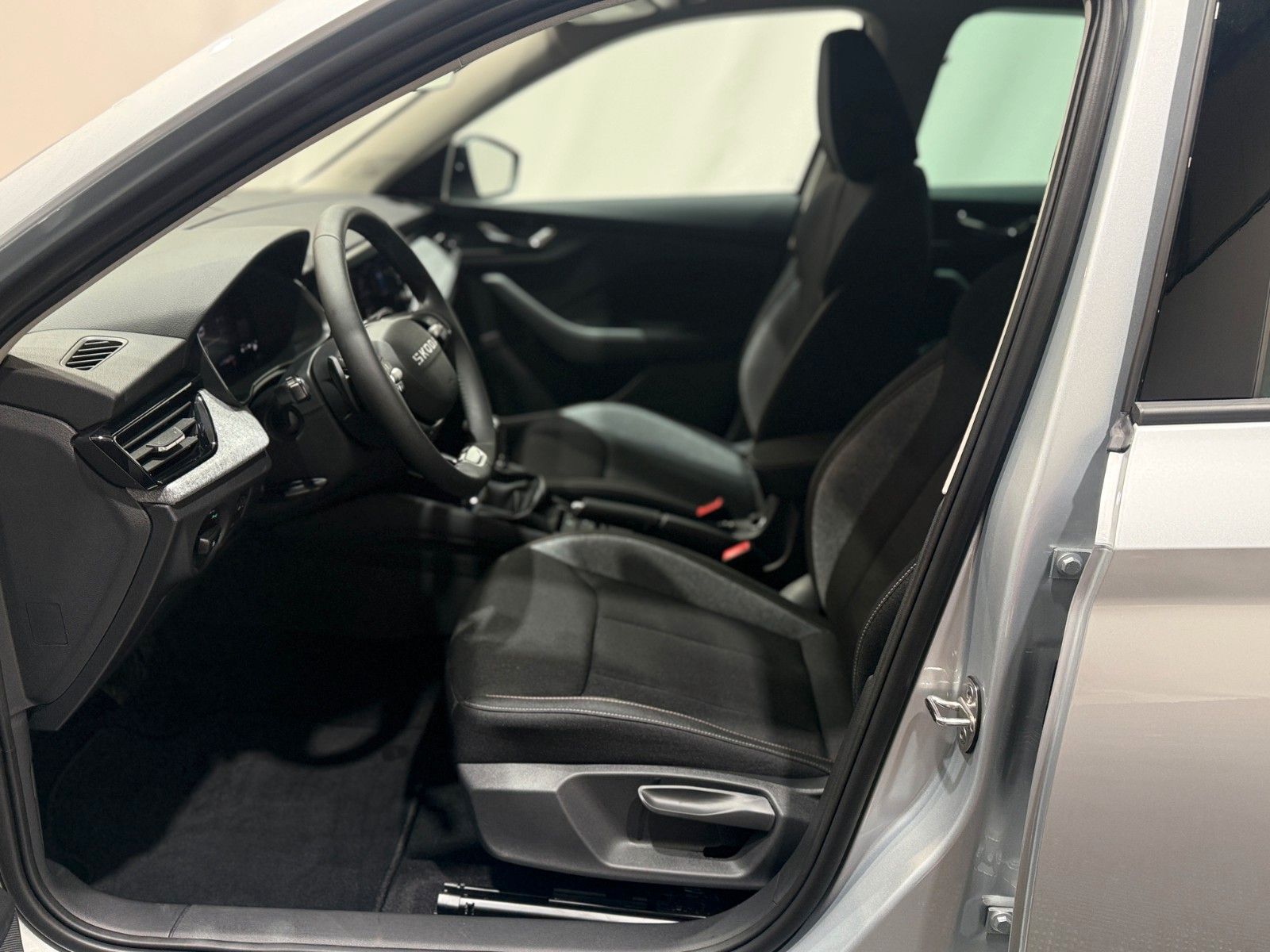 Fahrzeugabbildung SKODA Kamiq Selection / DSG / Kamera / 17 Zoll