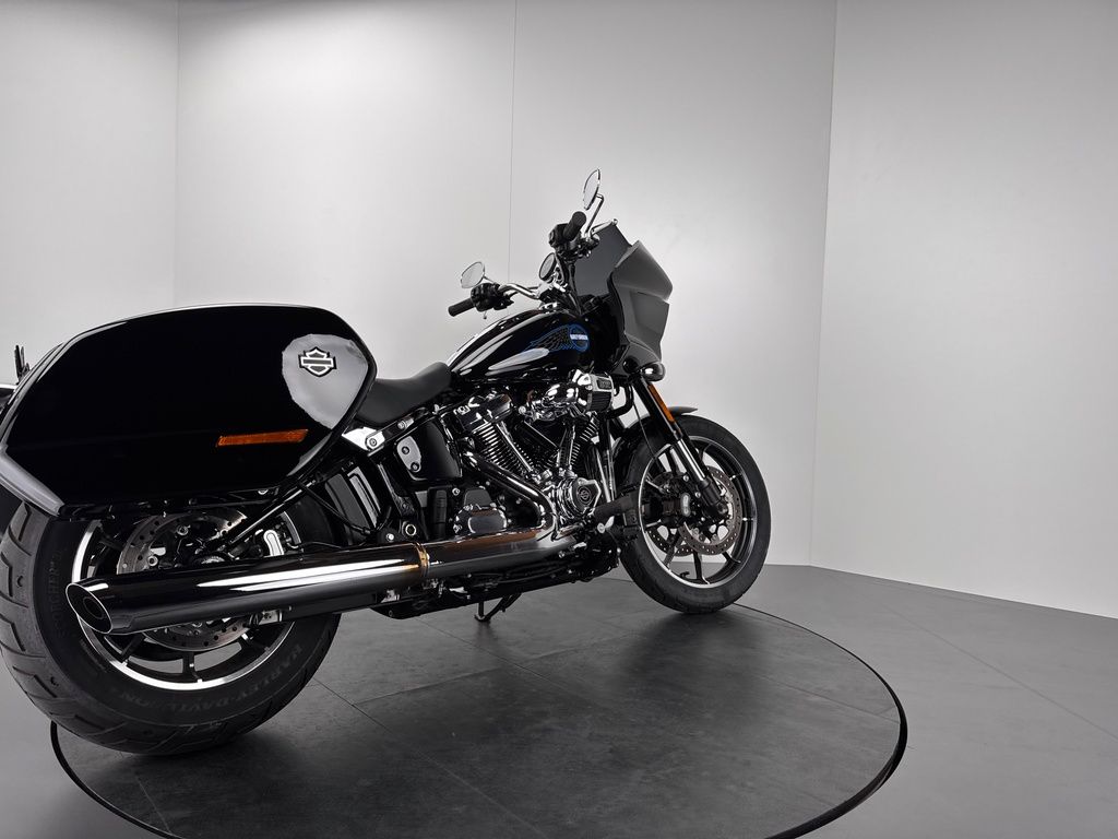Fahrzeugabbildung Harley-Davidson LOW RIDER ST FXLRST *NEUWERTIG