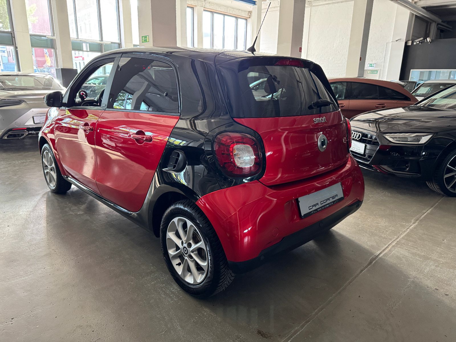 Fahrzeugabbildung Smart ForFour PASSION NAVI PDC SITZHEIZUNG SCHECKHEFT