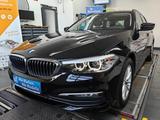 BMW 530 i Touring*HUD*LED*8fach*Shzg vo+hi*Leder*Nav - BMW 530 mit Benzin-Antrieb: Kombi