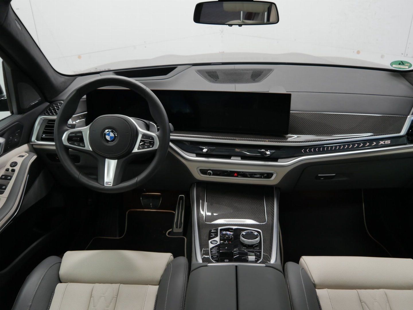 Fahrzeugabbildung BMW X5 xDrive40d 2-Achs Luftfederung, M Sportpaket p