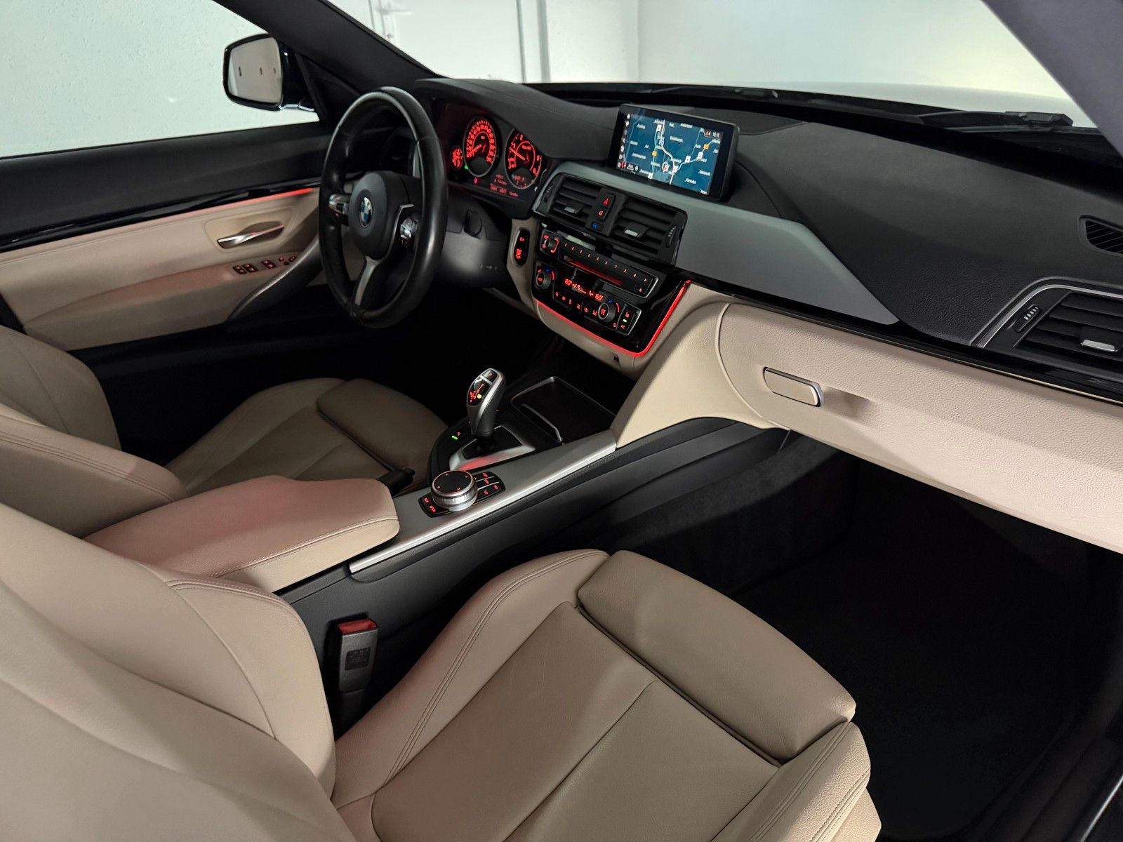 Fahrzeugabbildung BMW 335 d xDrive M SPORT/LED/HuD/PANO/KAMERA/MEMORY