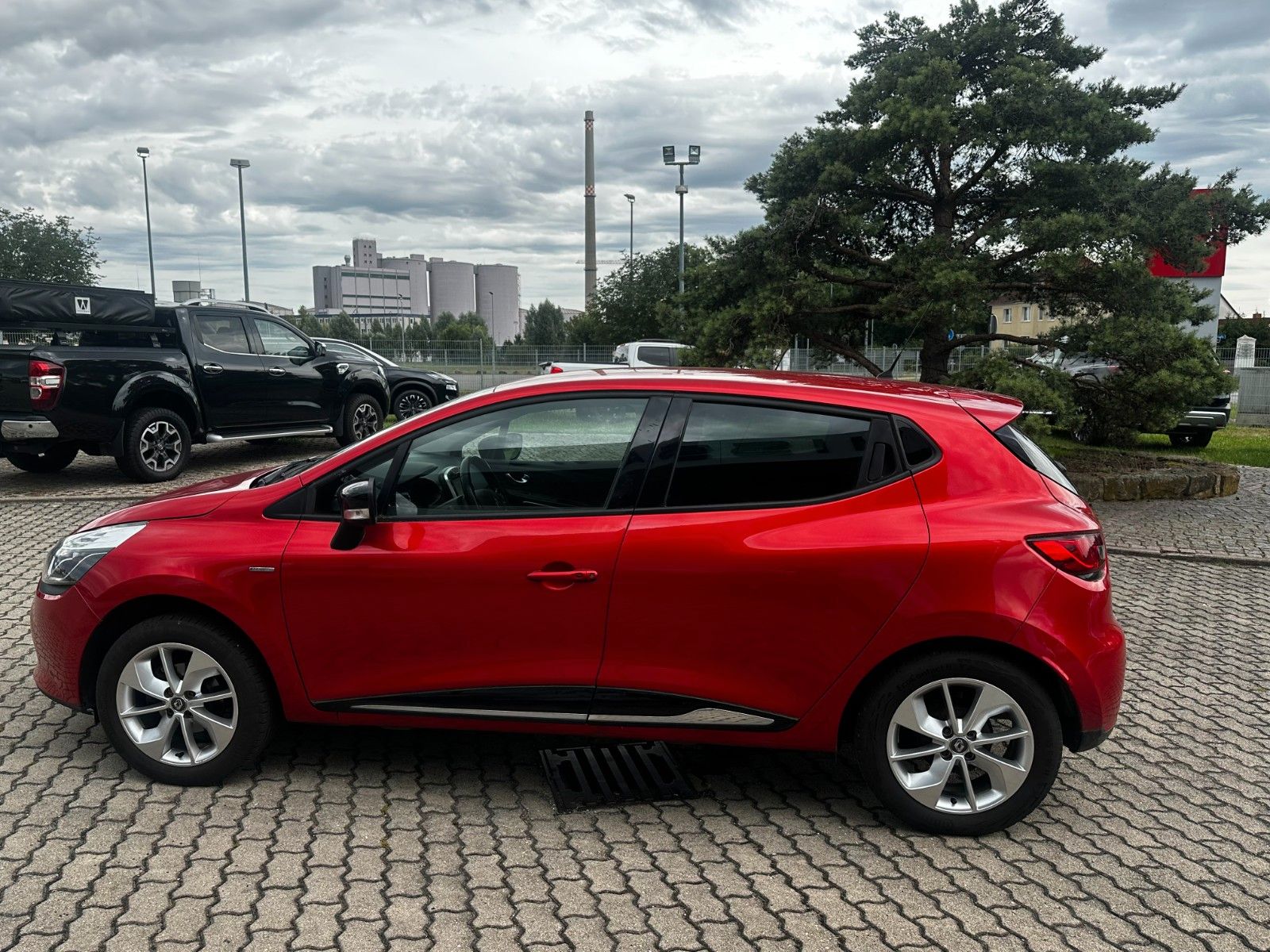 Fahrzeugabbildung Renault Clio IV Limited Klimaaut/ DAB/ ALU / Nav / TOP