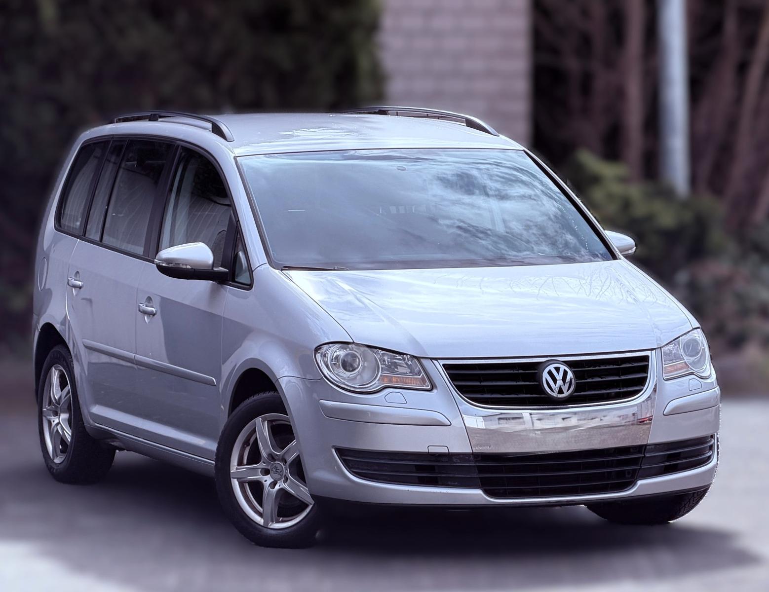 Volkswagen Touran Comfortline 7 Sitze AHK SHZ