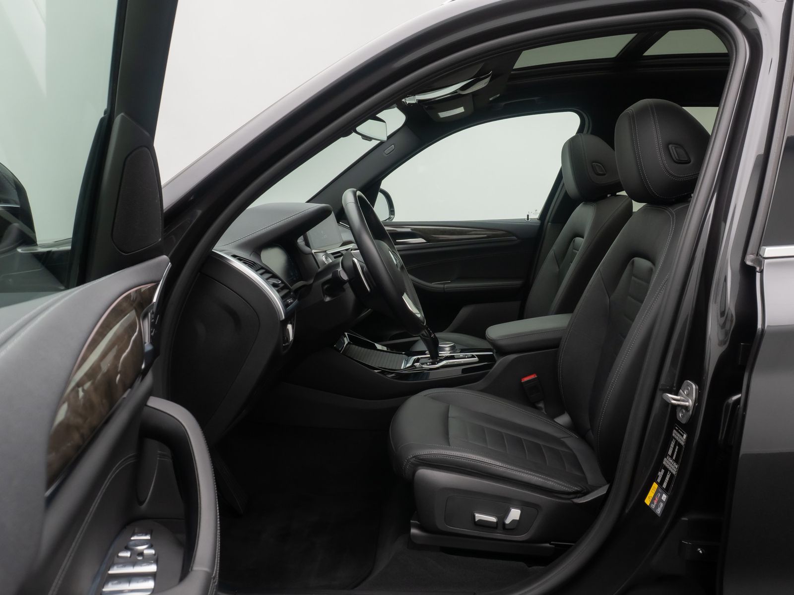 Fahrzeugabbildung BMW X3 xD30e LuxuryLine HUD DAB HiFi Panorama 19Zoll