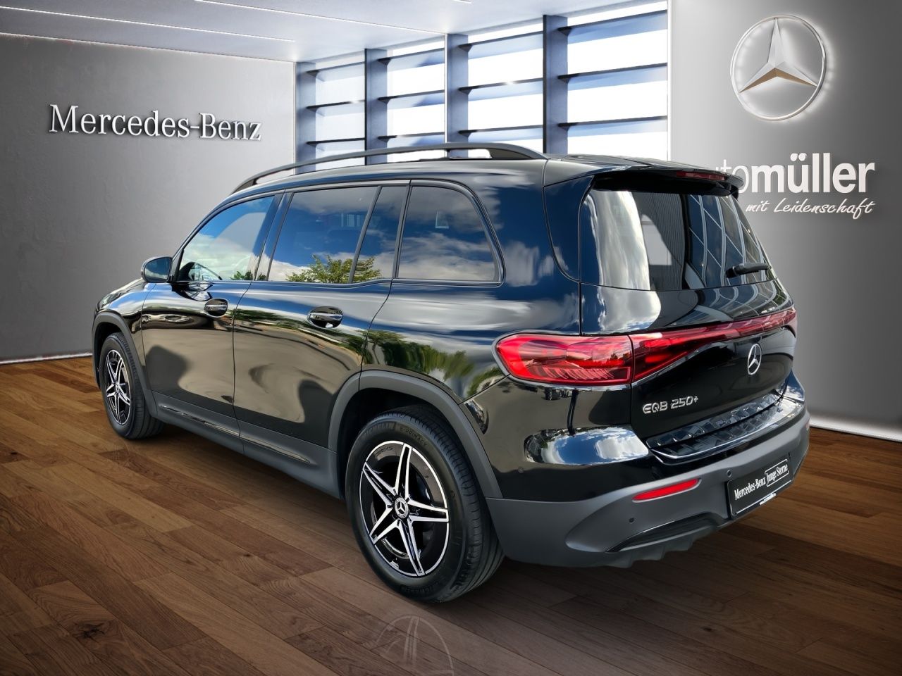 Fahrzeugabbildung Mercedes-Benz EQB 250+ BONUS+AMG+PANORAMA+NIGHT+LHZ+TOTW+CARPL