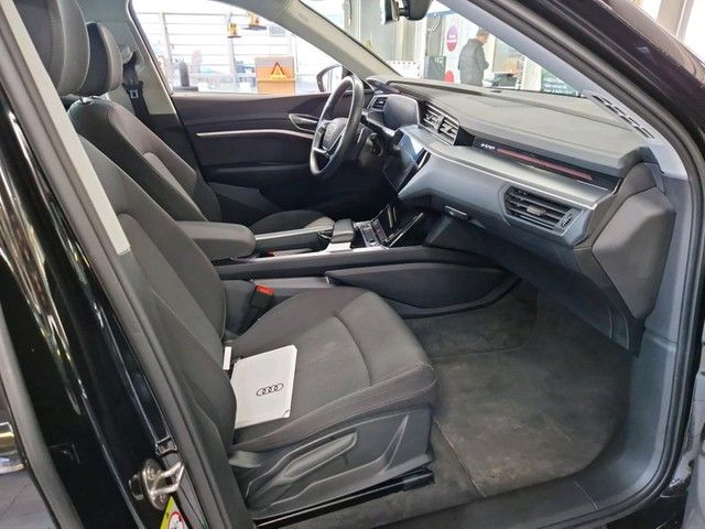 Fahrzeugabbildung Audi e-tron 55 quattro PANO Navi Kamera 20" SitzHz