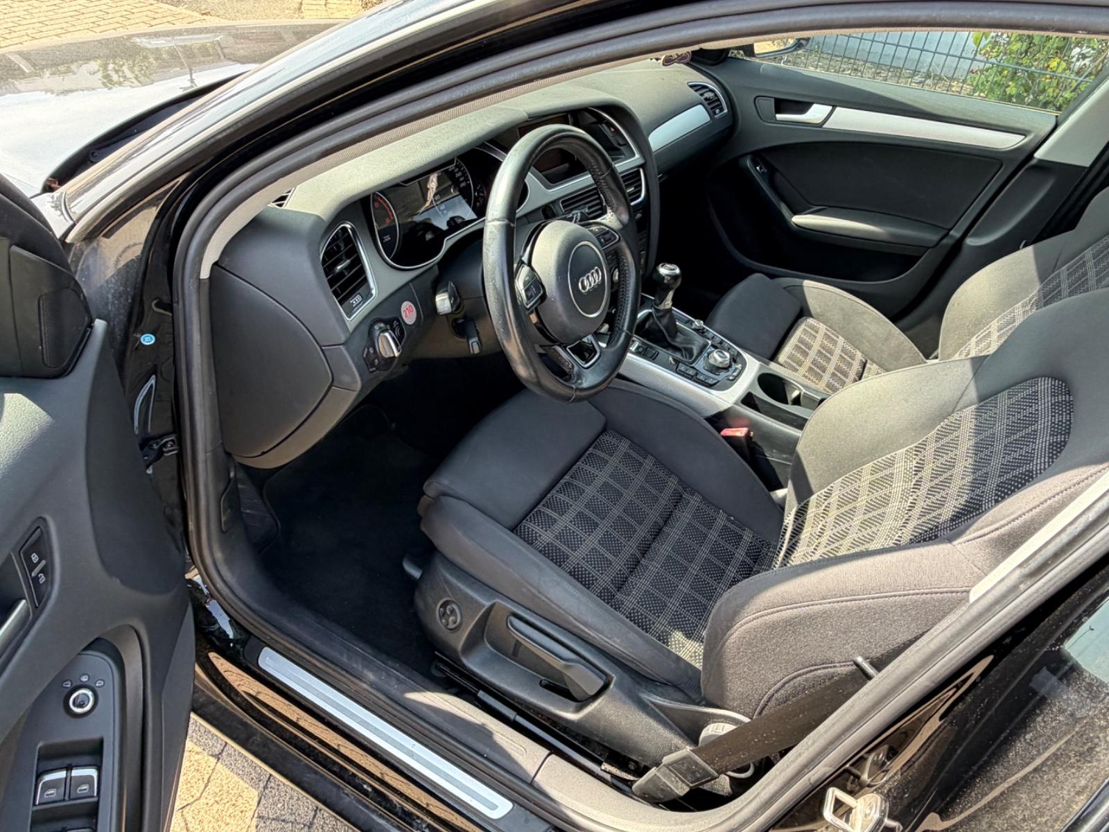 Audi A4 2012 — photo 10