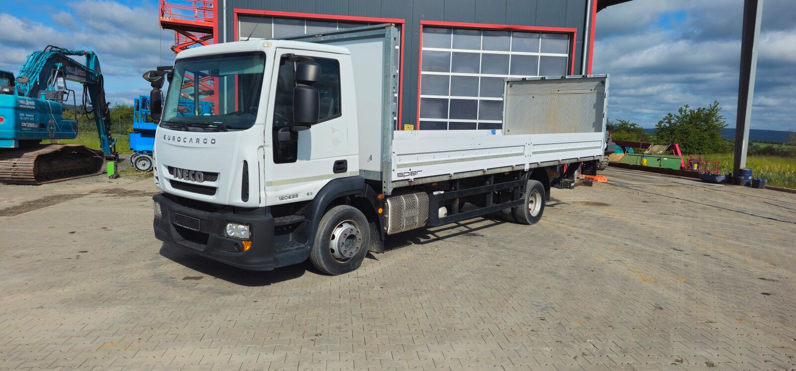 Fahrzeugabbildung Iveco 120 E 25 / ex BUNDESWEHR / 51 tkm / TOP ZUSTAND