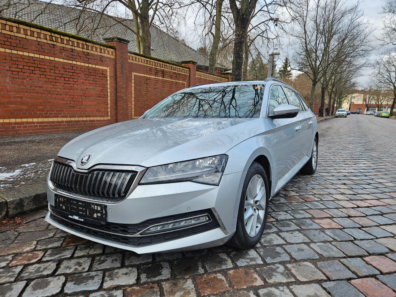 Skoda Superb Combi 1.4 TSI IV DSG SITZHEIZUNG,,,,,,