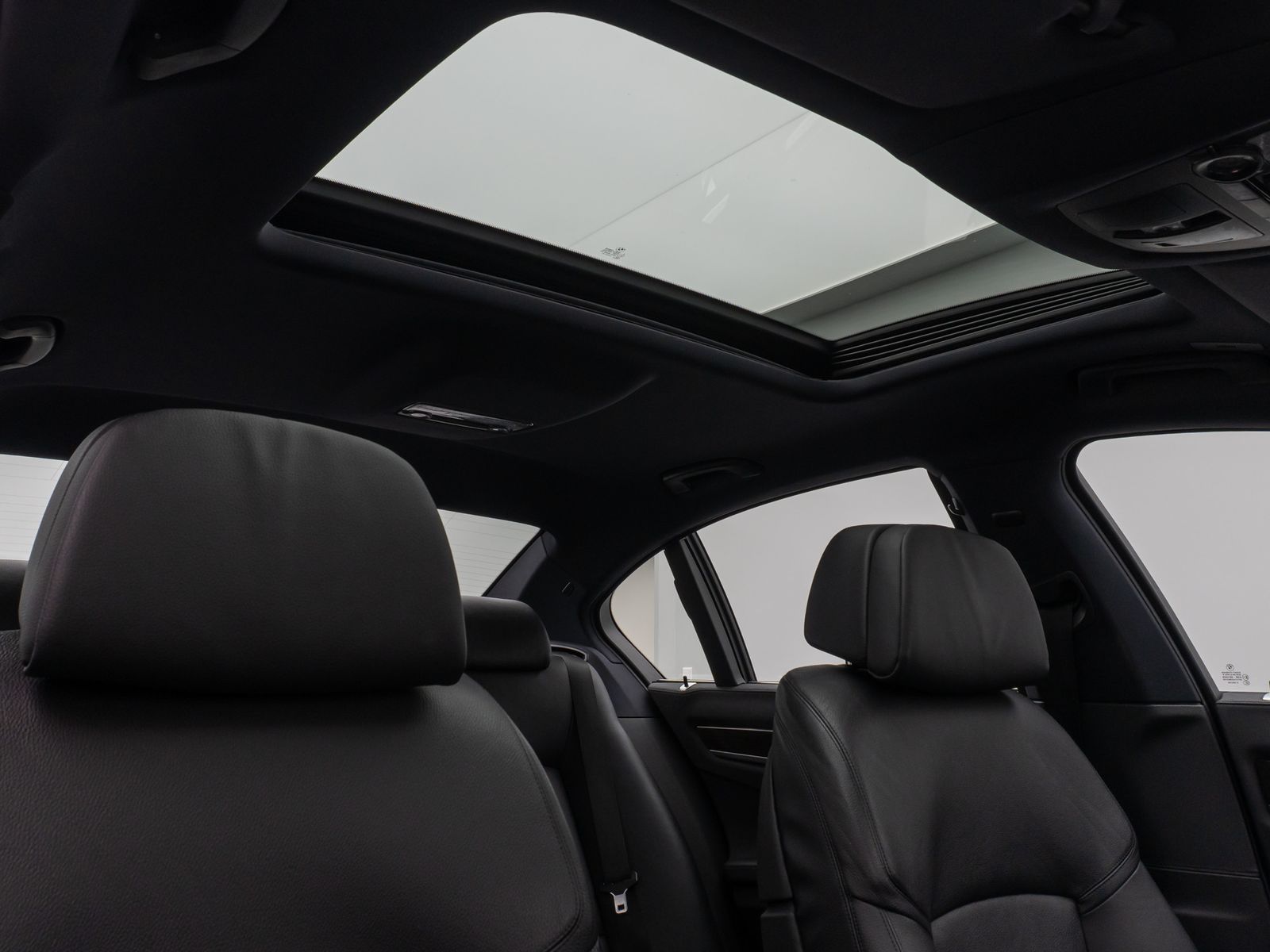 Fahrzeugabbildung BMW 740d xD Glasdach Kamera HUD HiFi Lenkrhzg SoftCl