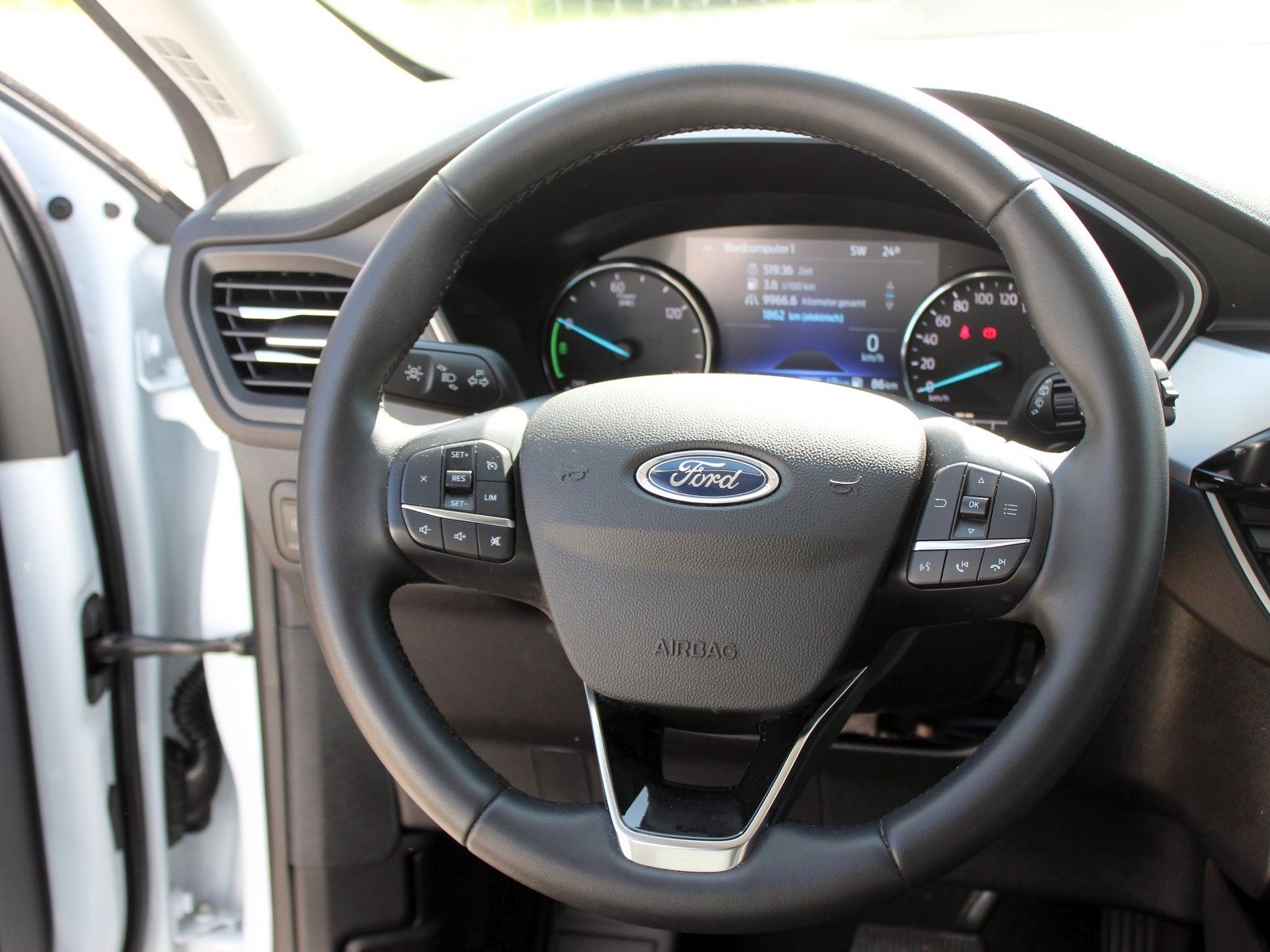 Fahrzeugabbildung Ford Kuga Plug-In Hybrid Cool & Connect 2,5 Duratec