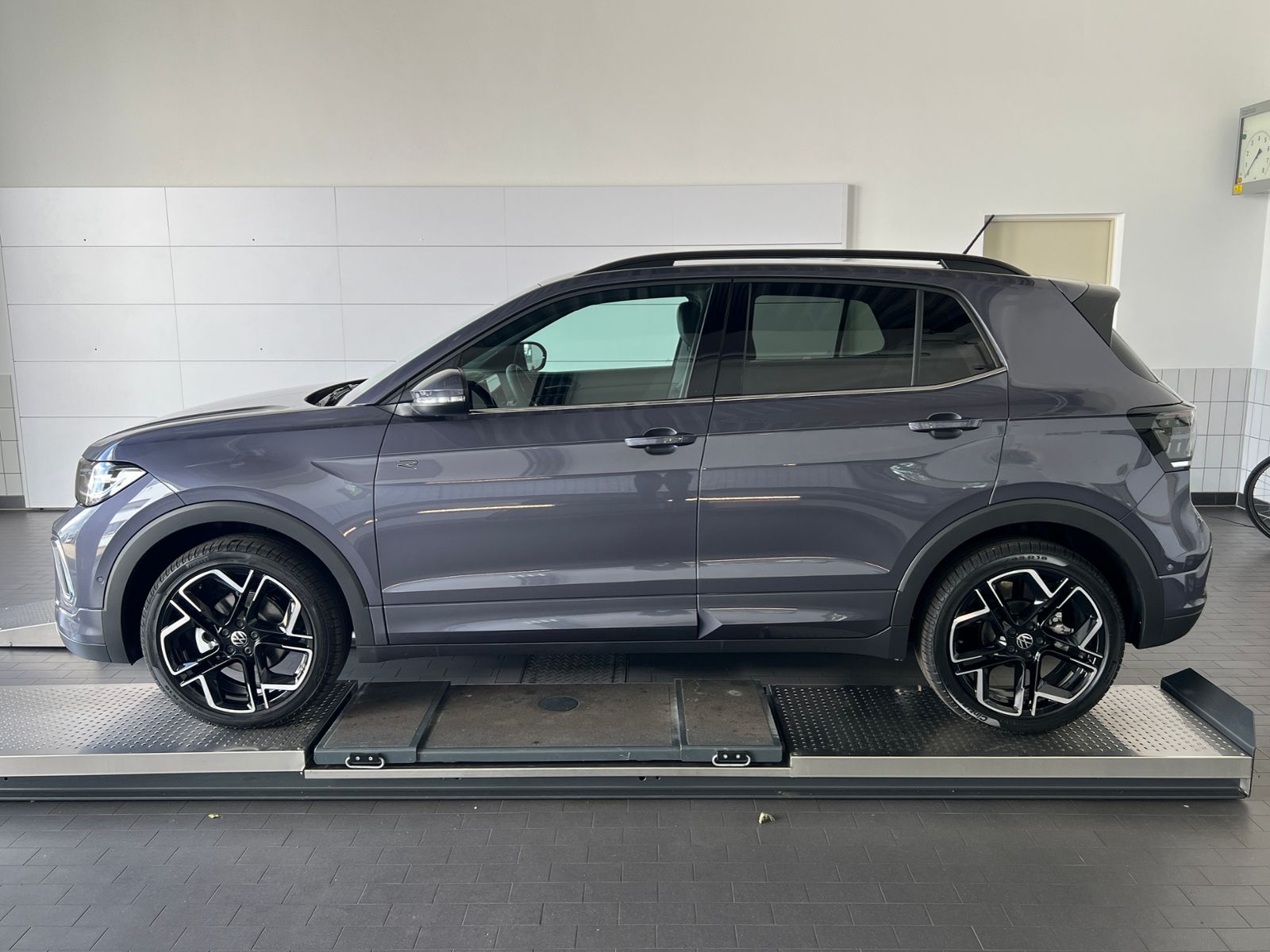 Fahrzeugabbildung Volkswagen T-Cross R-Line 1.5 TSI DSG *AHK,IQ.LIGHT,ACC,App