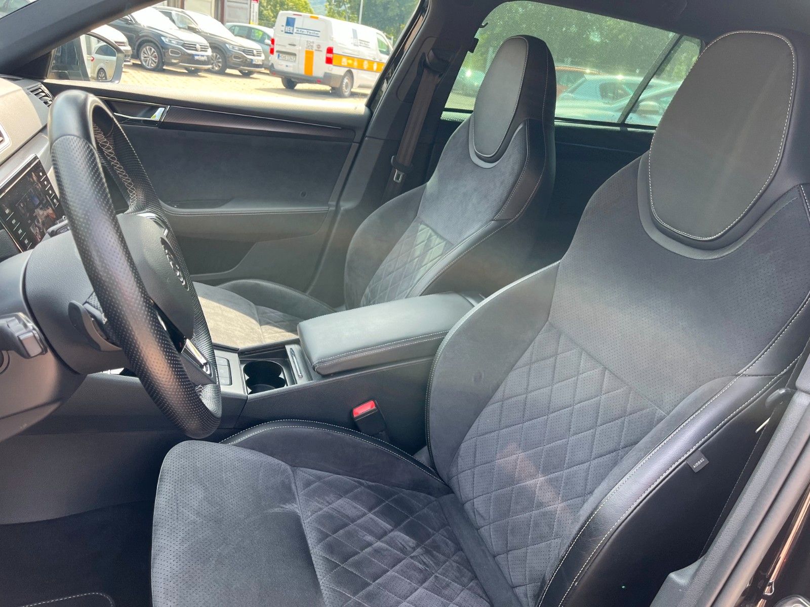 Skoda Superb Combi Sportline 4x4 +Standheizung/AHK+ foto 12