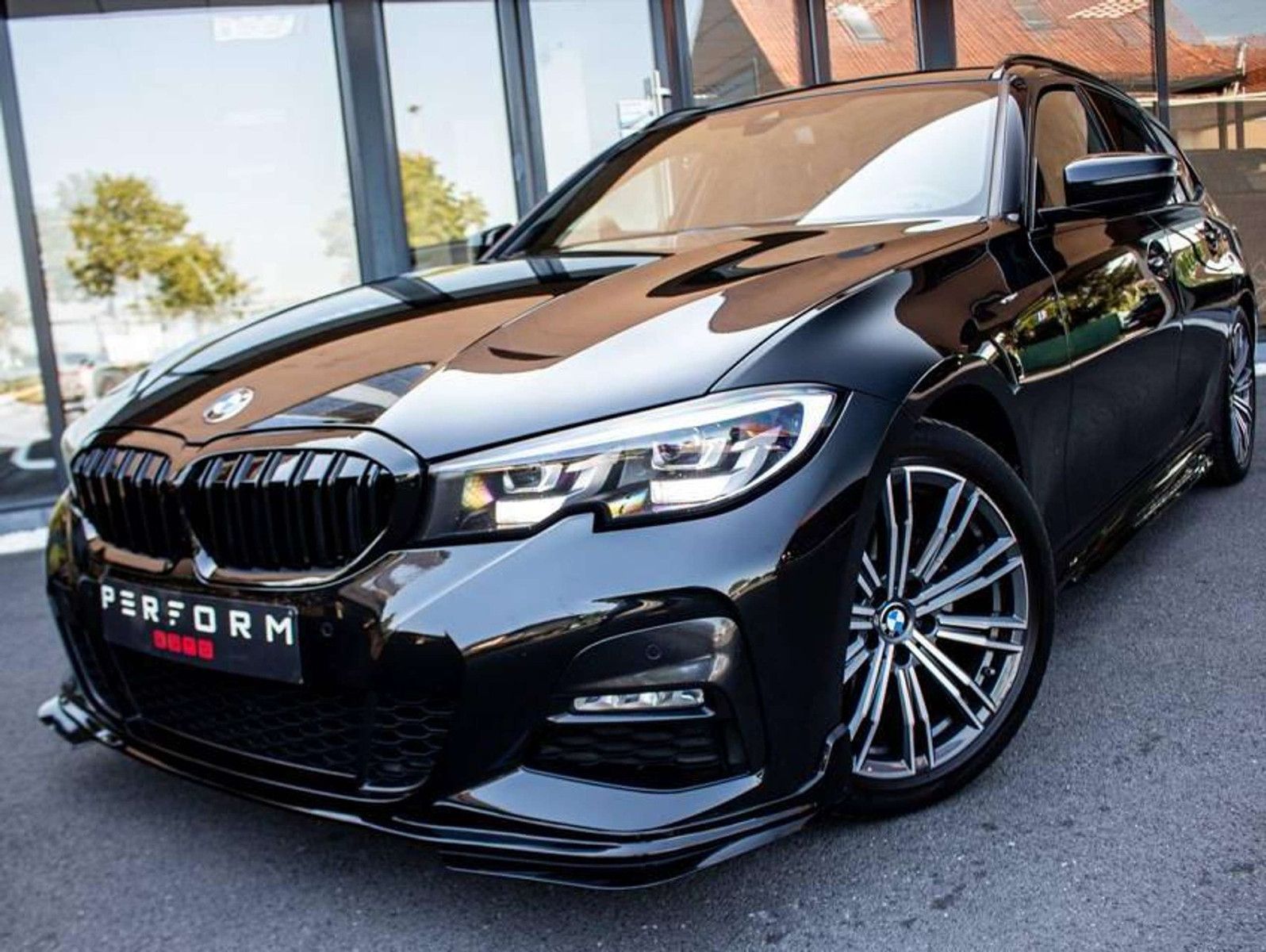 BMW 320 iAS*TOURING*M-PACK*TREKHAAK*AMBIENT LIGHT* imagem 2