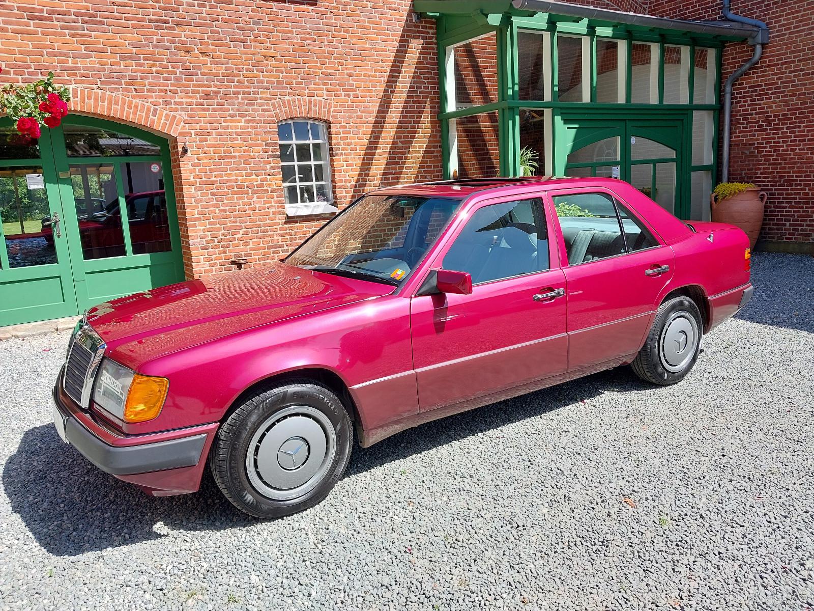Mercedes-Benz 230