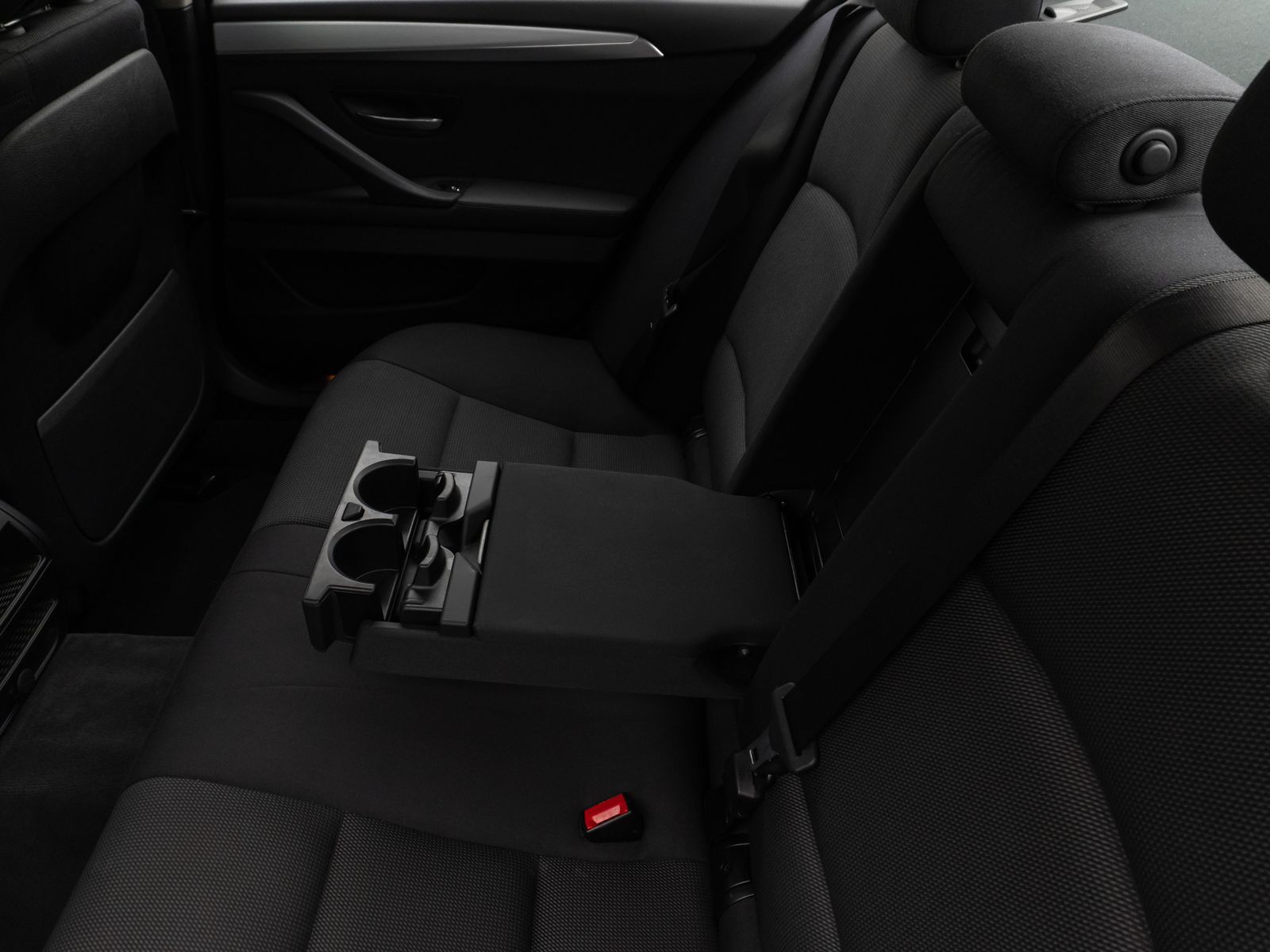 Fahrzeugabbildung BMW 520d Kamera Glasdach HUD HiFi Komfort Alarm AHK