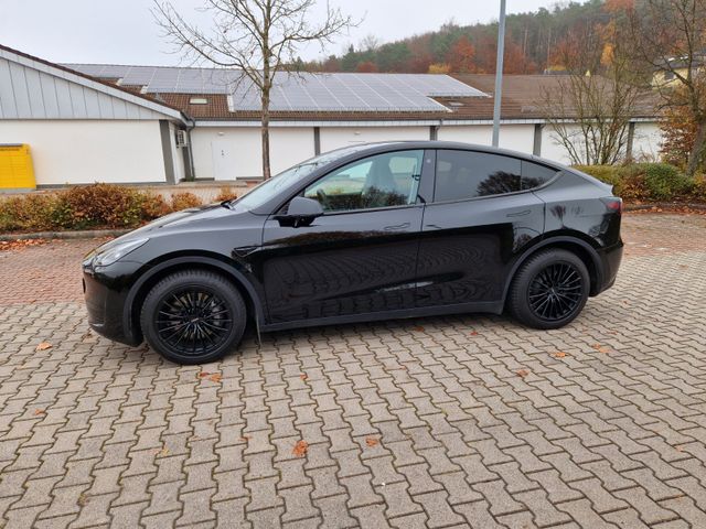 Tesla Model Y RWD Winterräder  Keramikversiegelung