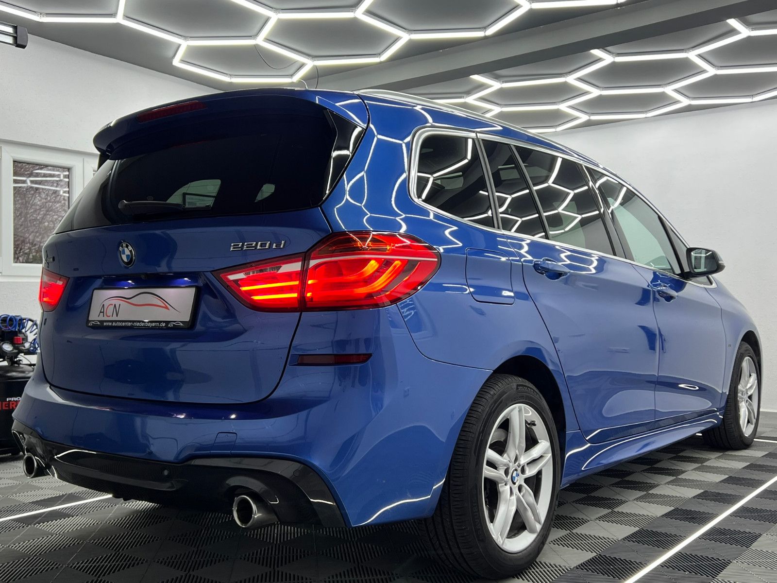 Fahrzeugabbildung BMW 220 d xDrive Gran Tourer M SPORT/HuD/ACC/7-SITZE