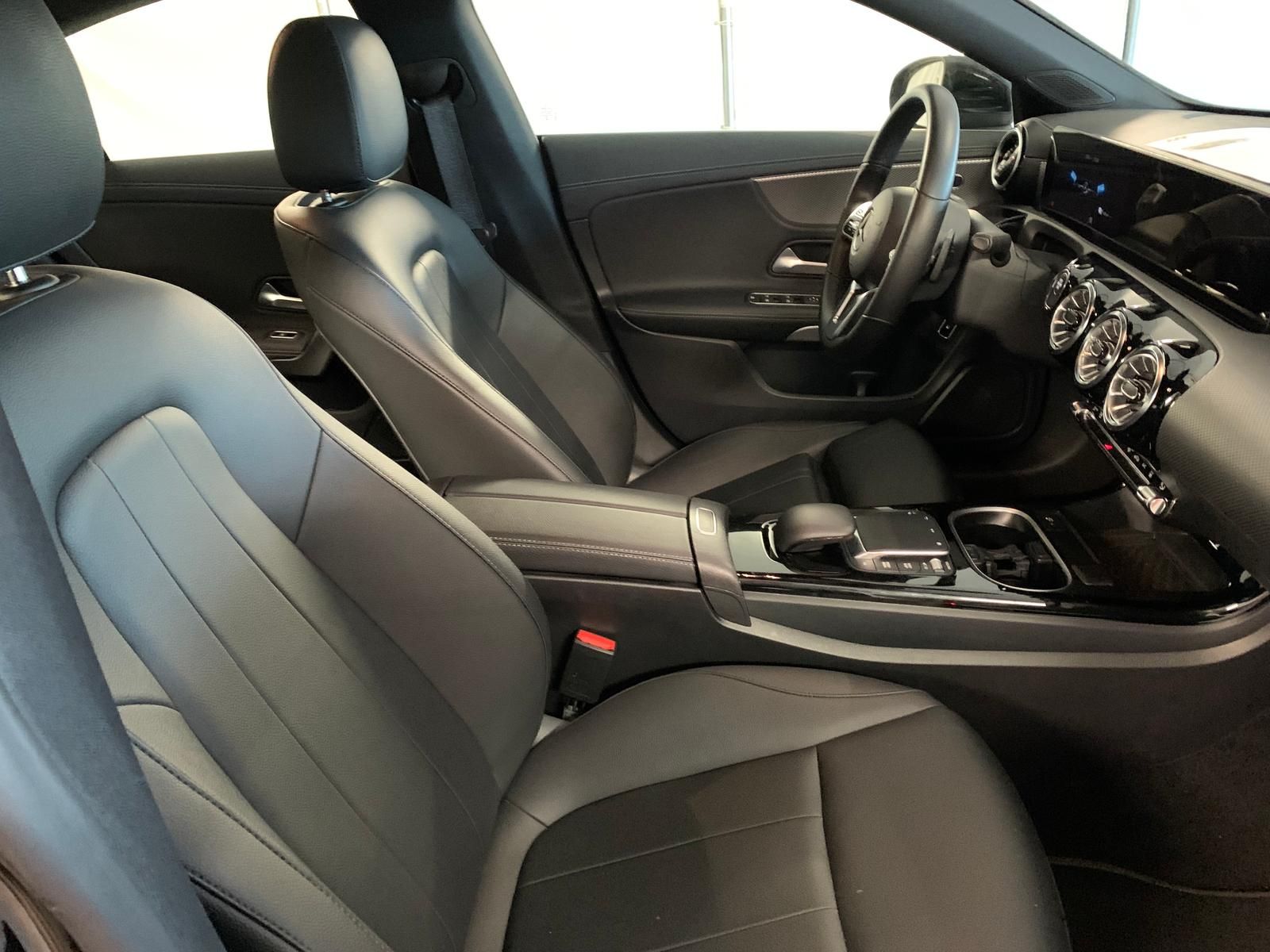 Mercedes-Benz CLA 250 Coupé Progressive Widescreen 18 Navi foto 3
