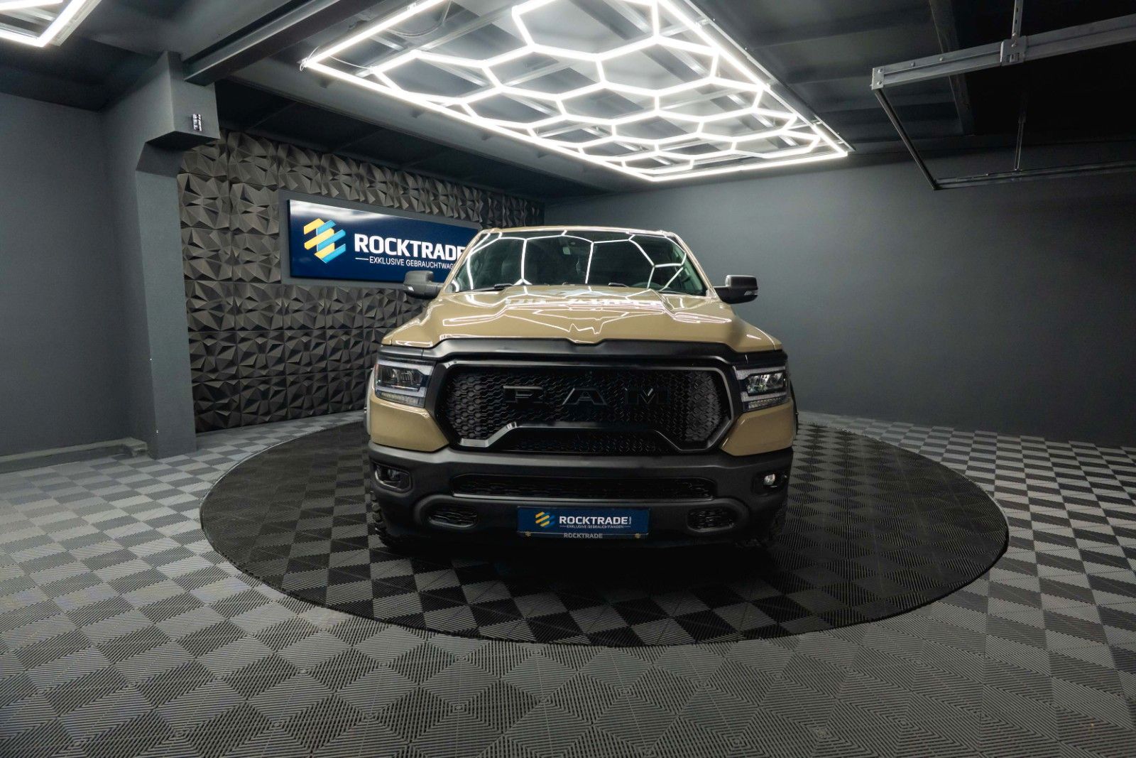 Fahrzeugabbildung Dodge RAM 5.7 V8 HEMI 4x4 NIGHT OFFROAD ARMY STYLE LED