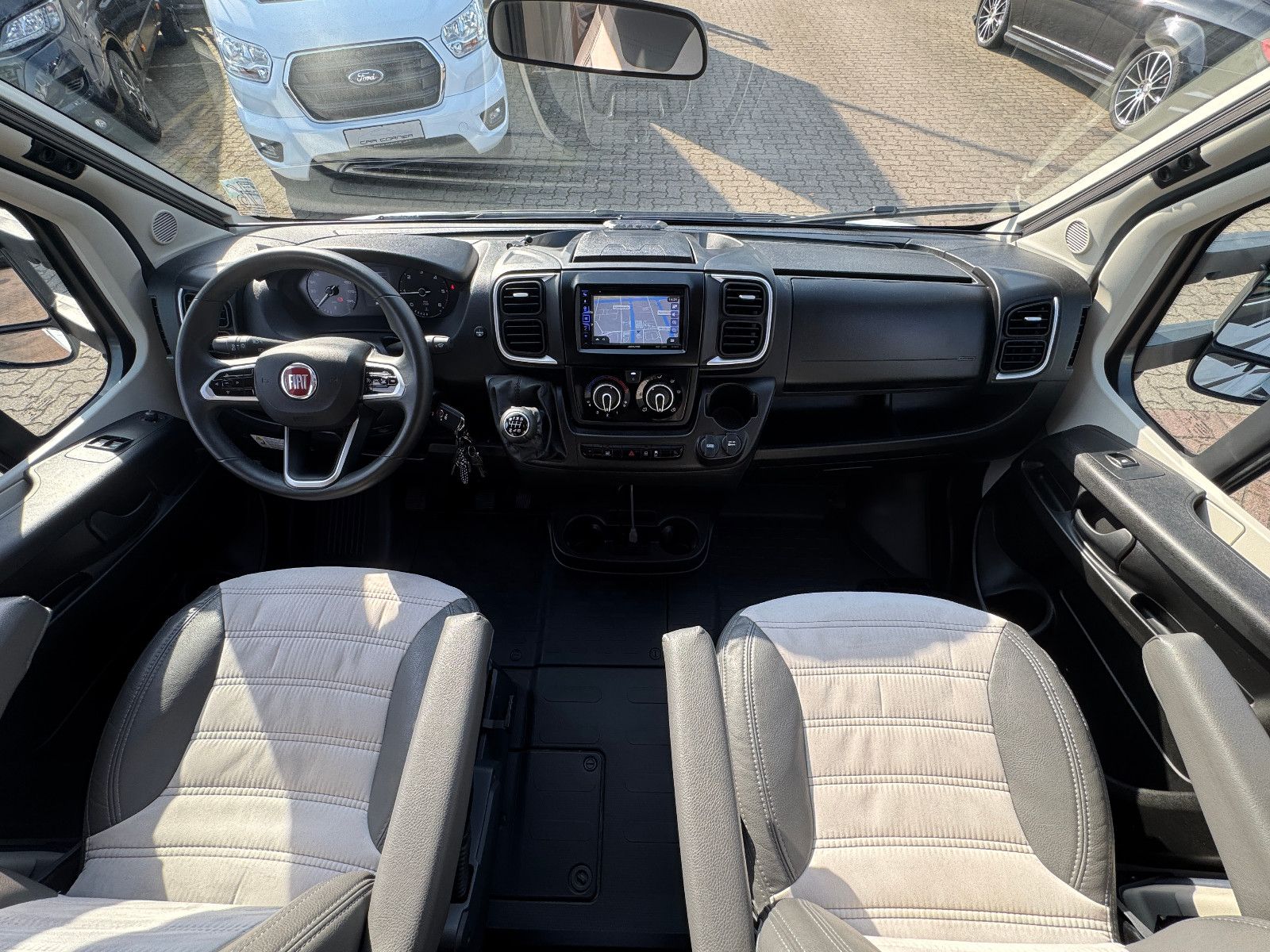 Fahrzeugabbildung Sunlight T 68 ADVENTURE EDITION FIAT LITIHIUM INVERTER 1H
