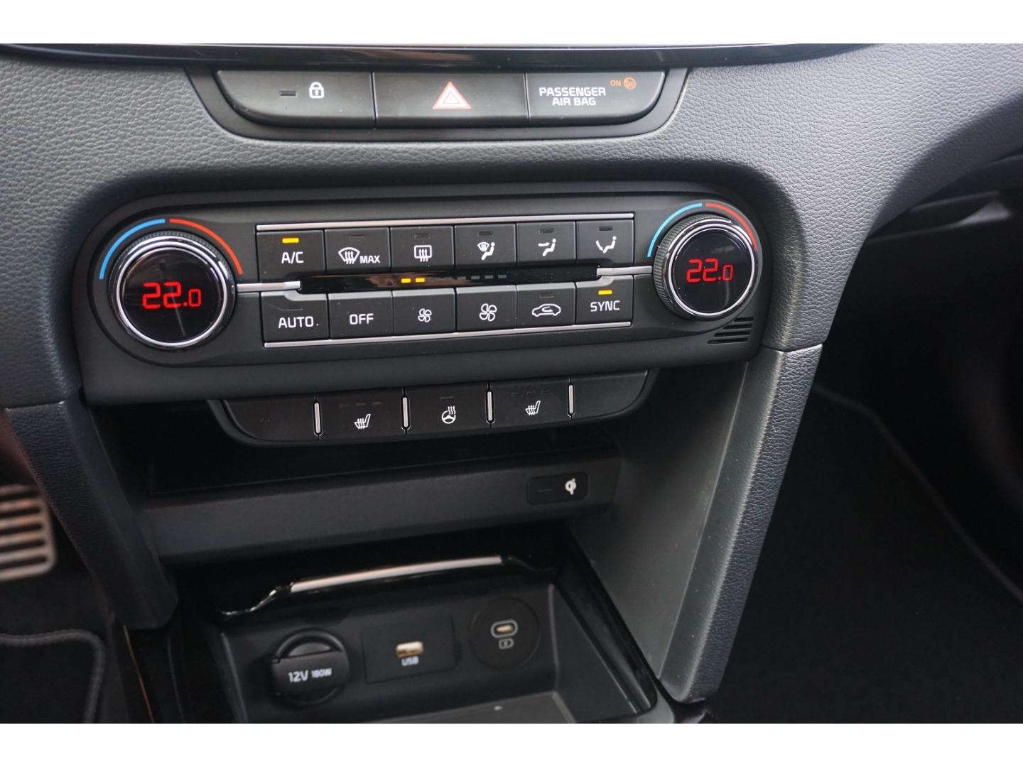 Kia Ceed_sw 1.5T 140 GT Line DCT7 AHK Navi Techn. AC