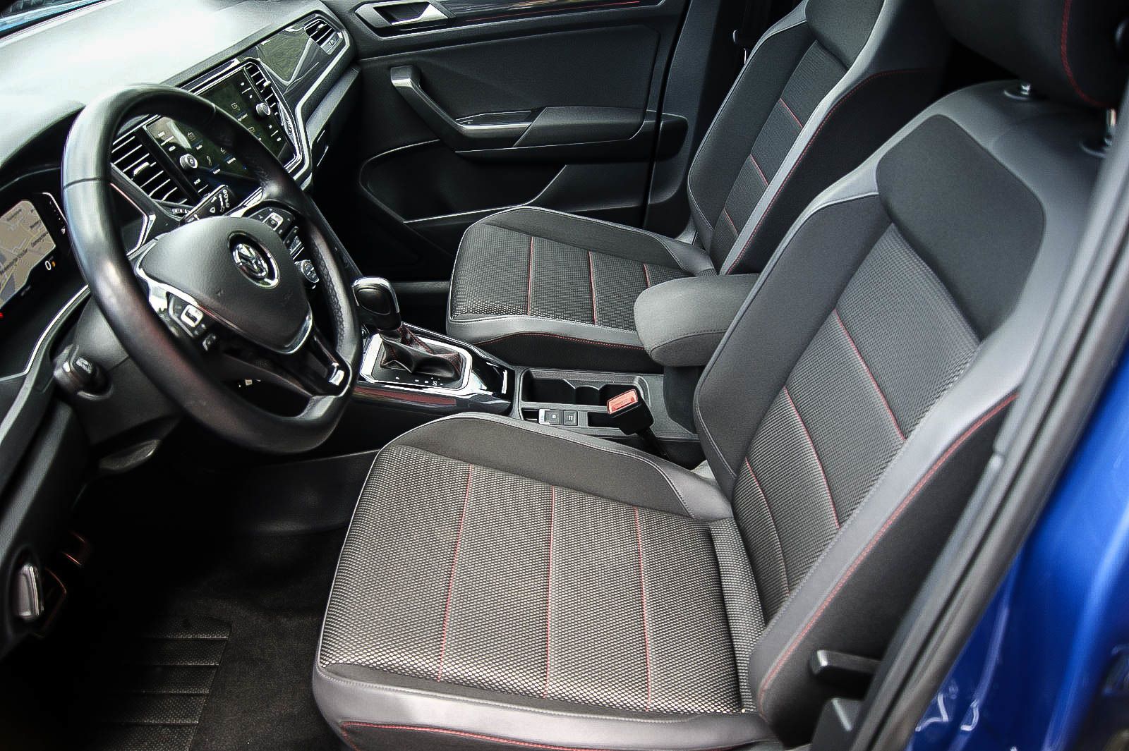 Fahrzeugabbildung Volkswagen T-Roc 20 TDI DSG Sport NAVIGATION SPORT VIRTUAL