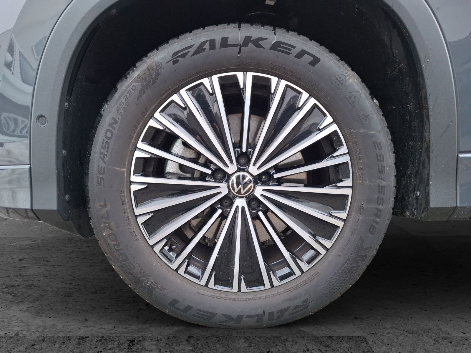 Fahrzeugabbildung Volkswagen Tayron TDI Life DSG 4M 7-Si Matrix AHK Navi AID