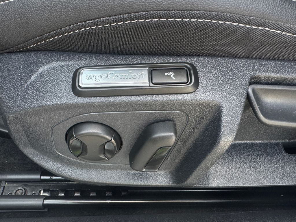 VW Arteon 2.0 TDI SB R-Line 4M*PANO*360*ACC*DCC* VW Arteon 2.0 TDI SB R-Line 4M*PANO*360*ACC*DCC*