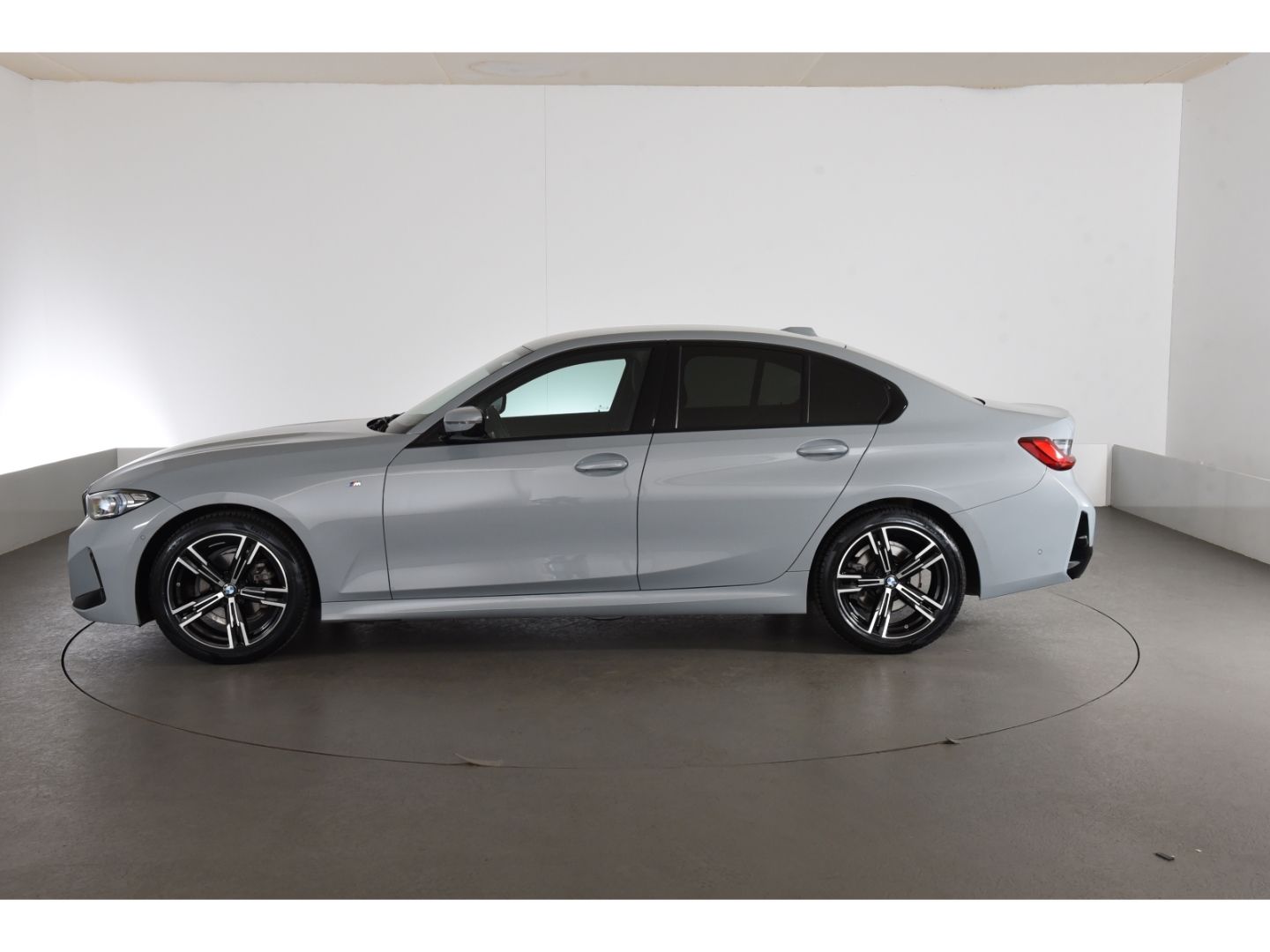 BMW 320 d xDrive Touring M Sport Anhängerkupplung In foto 3