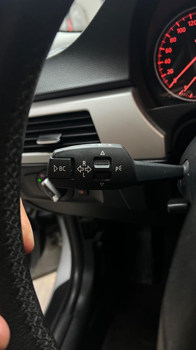 BMW 318 2010 — photo 23