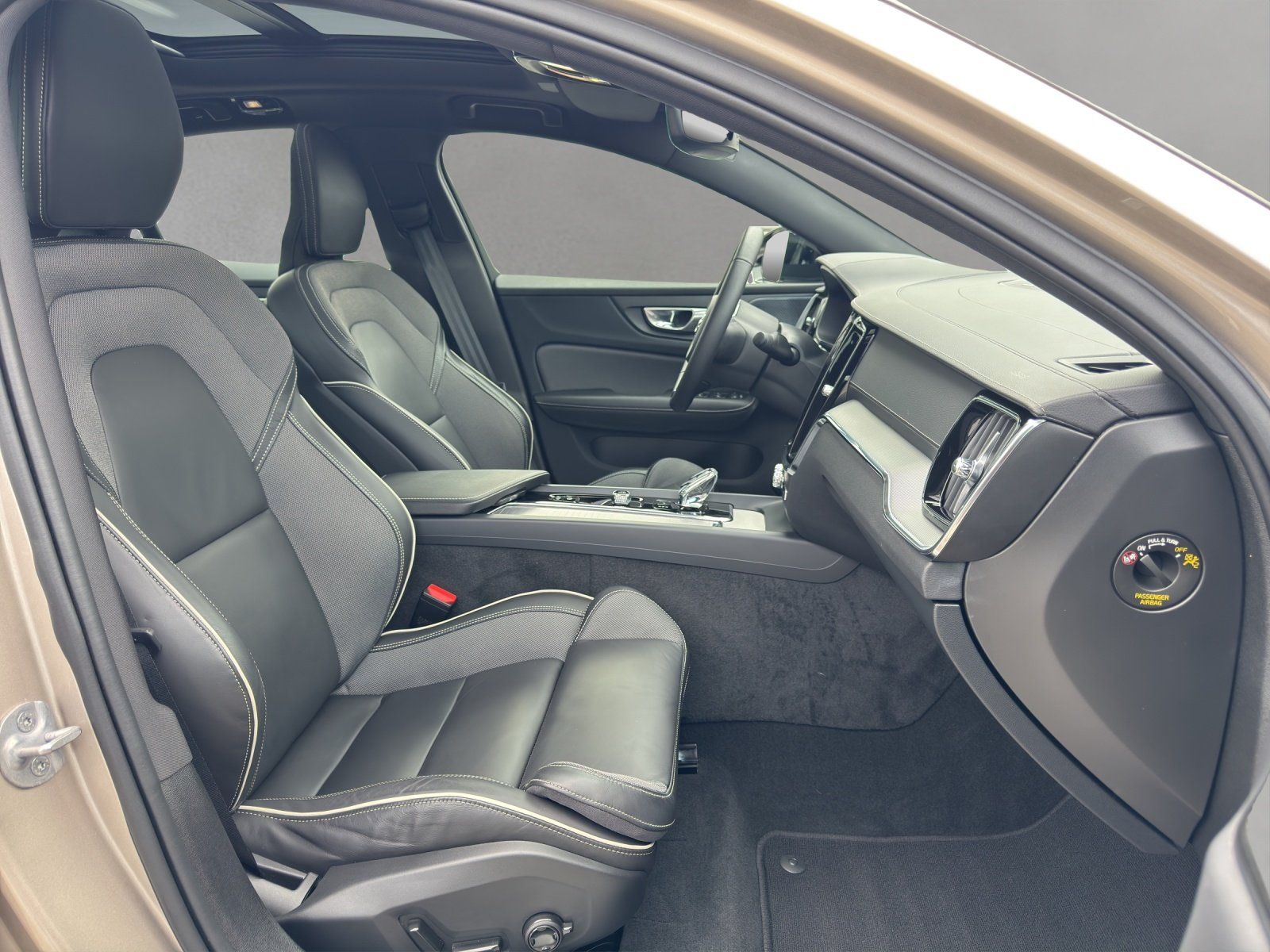 Fahrzeugabbildung Volvo S 60 B5 AWD Ultimate Dark Aut./360°/ACC/ST-HZG/