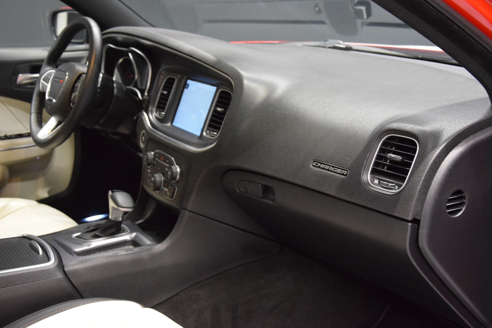 Fahrzeugabbildung Dodge Charger Schiebedach Sitzl Bi-Colo Alpine LED NAV